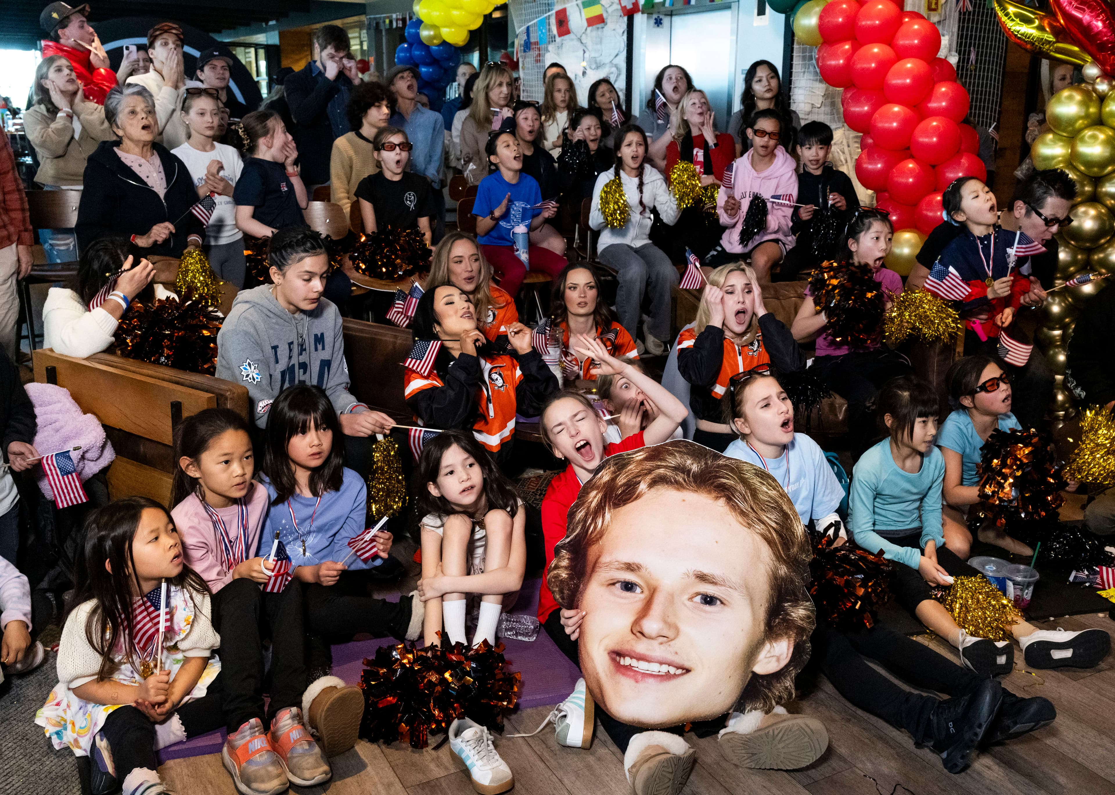 어바인 팬들, 동계올림픽 피겨 관전 파티에서 현지 훈련 선수 응원